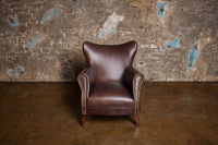 Кресло intermezzo dark leather and wood